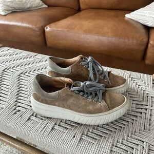 Sofft Sneakers